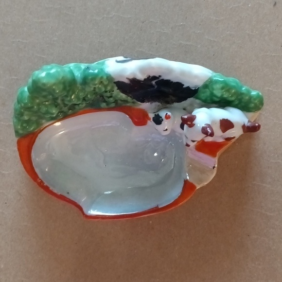 VTG ashtray with scene of dog & puppy looking at a lake, mountains in background - Picture 3 of 9